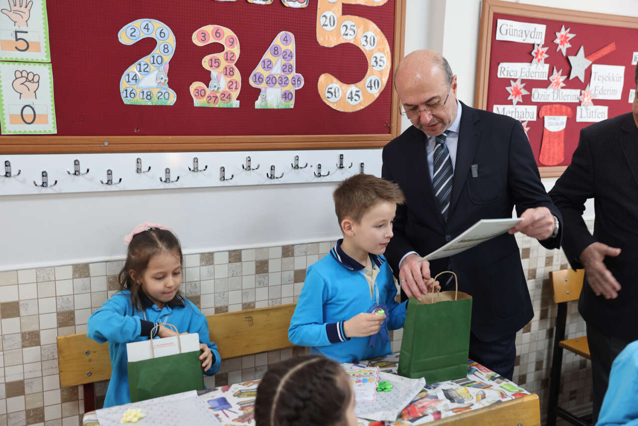 Selçuklu’da öğrenciler karnelerini böyle aldı 4